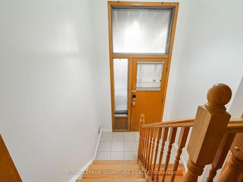 570 Louis Dr, Mississauga, ON - Indoor Photo Showing Other Room