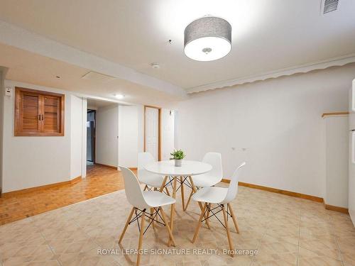 570 Louis Dr, Mississauga, ON - Indoor Photo Showing Dining Room