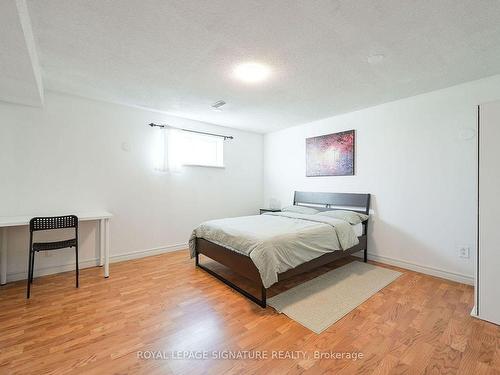 570 Louis Dr, Mississauga, ON - Indoor Photo Showing Bedroom