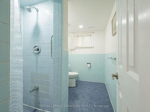 570 Louis Dr, Mississauga, ON - Indoor Photo Showing Bathroom