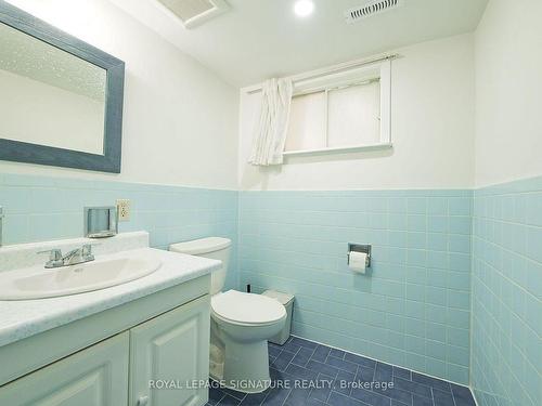 570 Louis Dr, Mississauga, ON - Indoor Photo Showing Bathroom