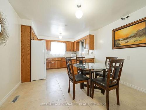 570 Louis Dr, Mississauga, ON - Indoor Photo Showing Dining Room