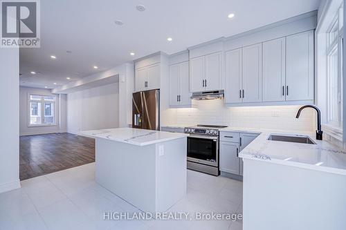 22 - 270 Melody Common, Oakville, ON - Indoor Photo Showing Kitchen With Upgraded Kitchen