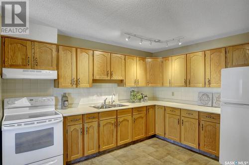 304 2727 Victoria Avenue, Regina, SK - Indoor Photo Showing Kitchen With Double Sink