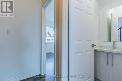 5945 Bentley Common, Niagara Falls (216 - Dorchester), ON - Indoor Photo Showing Bathroom