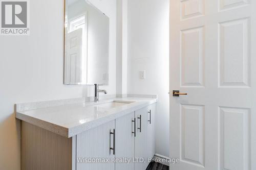 5945 Bentley Common, Niagara Falls (216 - Dorchester), ON - Indoor Photo Showing Bathroom