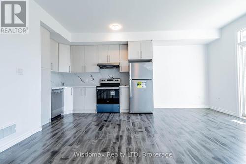 5945 Bentley Common, Niagara Falls (216 - Dorchester), ON - Indoor Photo Showing Kitchen