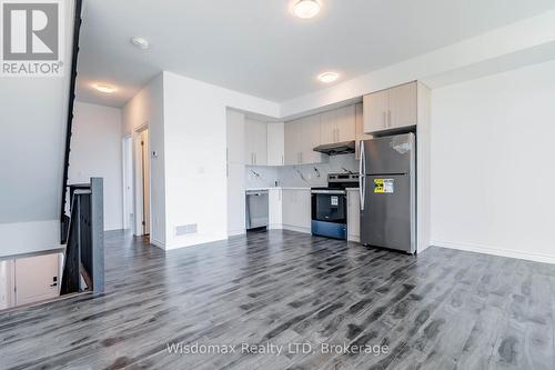 5945 Bentley Common, Niagara Falls (216 - Dorchester), ON - Indoor Photo Showing Kitchen