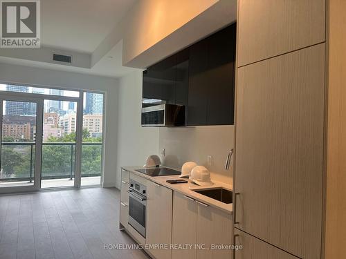 701 - 308 Jarvis Street, Toronto, ON - Indoor Photo Showing Kitchen