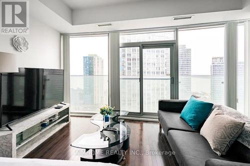 2004 - 14 York Street, Toronto, ON - Indoor Photo Showing Living Room