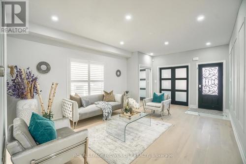 318 Wallace Street, Shelburne, ON - Indoor Photo Showing Living Room