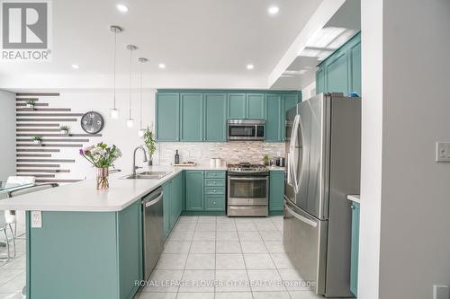 318 Wallace Street, Shelburne, ON - Indoor Photo Showing Kitchen With Stainless Steel Kitchen With Double Sink With Upgraded Kitchen