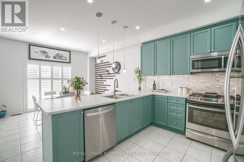 318 Wallace Street, Shelburne, ON - Indoor Photo Showing Kitchen With Stainless Steel Kitchen With Double Sink With Upgraded Kitchen