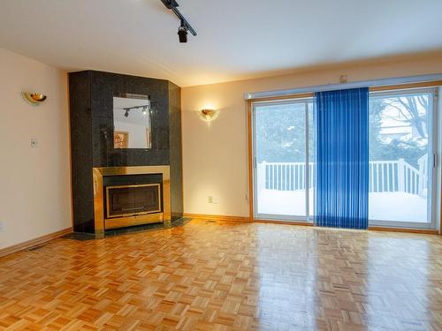 Salle familiale - 8974 Crois. Richmond, Brossard, QC - Indoor Photo Showing Living Room With Fireplace