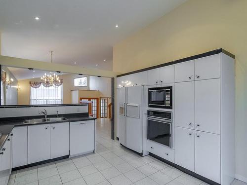 Cuisine - 8974 Crois. Richmond, Brossard, QC - Indoor Photo Showing Kitchen With Double Sink