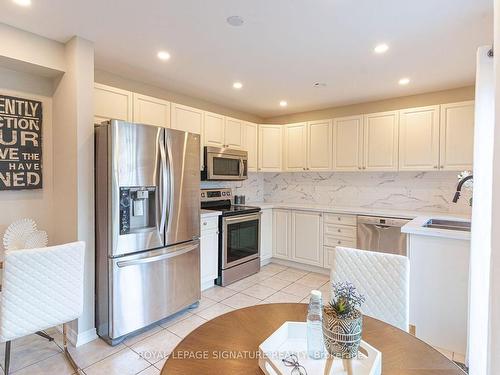 4794 Thomas Alton Blvd E, Burlington, ON - Indoor Photo Showing Kitchen