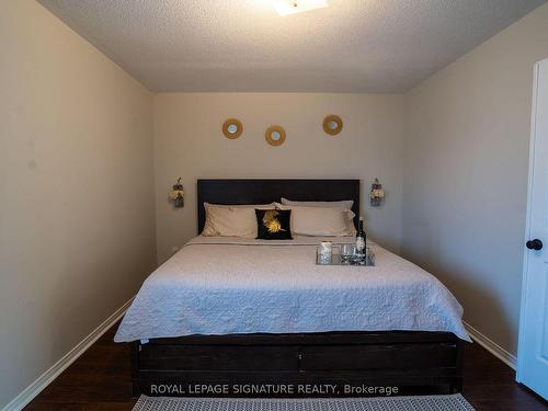 4794 Thomas Alton Blvd E, Burlington, ON - Indoor Photo Showing Bedroom