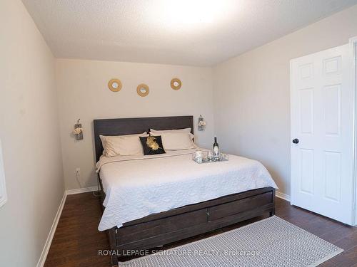 4794 Thomas Alton Blvd E, Burlington, ON - Indoor Photo Showing Bedroom