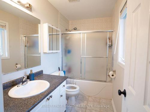 4794 Thomas Alton Blvd E, Burlington, ON - Indoor Photo Showing Bathroom