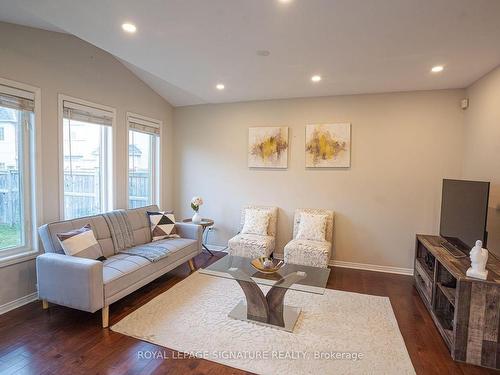 4794 Thomas Alton Blvd E, Burlington, ON - Indoor Photo Showing Living Room