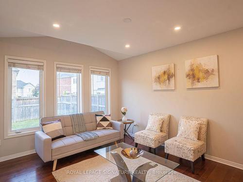 4794 Thomas Alton Blvd E, Burlington, ON - Indoor Photo Showing Living Room