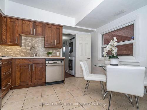 181 Earlscourt Ave, Toronto, ON - Indoor Photo Showing Kitchen