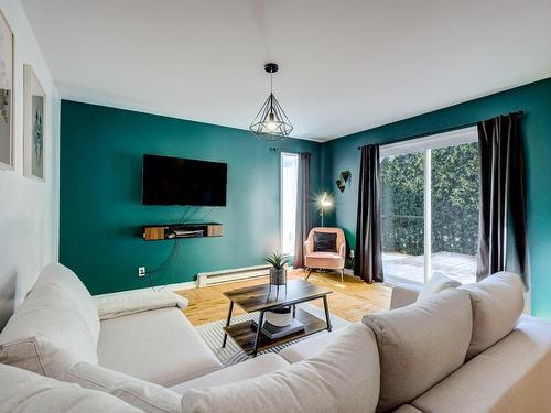 Salon - 1203 Rue St-Joseph, Chambly, QC - Indoor Photo Showing Living Room