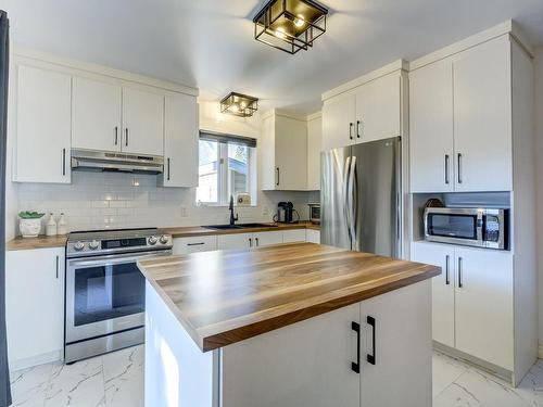 Cuisine - 1203 Rue St-Joseph, Chambly, QC - Indoor Photo Showing Kitchen With Upgraded Kitchen