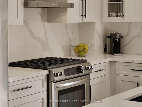 19 Johnston St, St. Catharines, ON - Indoor Photo Showing Kitchen With Upgraded Kitchen