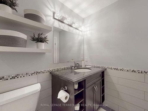 19 Johnston St, St. Catharines, ON - Indoor Photo Showing Bathroom