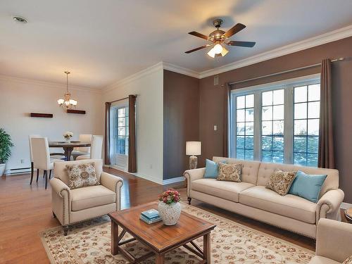 Living room - 556 Rue Bernard, Marieville, QC - Indoor Photo Showing Living Room