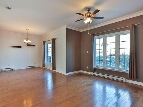 Living room - 556 Rue Bernard, Marieville, QC - Indoor Photo Showing Other Room