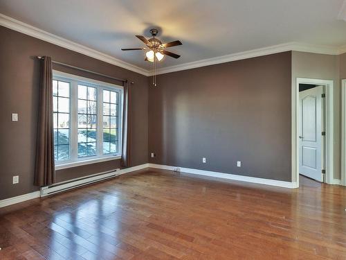 Living room - 556 Rue Bernard, Marieville, QC - Indoor Photo Showing Other Room