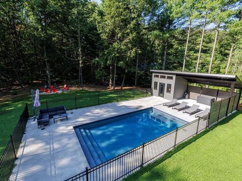 Pool - 14 Rue Sunrise, Hudson, QC - Outdoor With In Ground Pool With Backyard