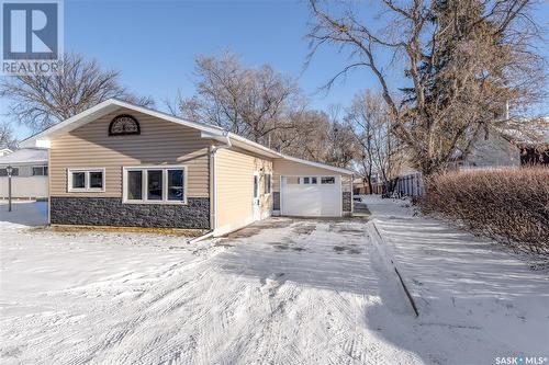 1317 Connaught Avenue, Moose Jaw, SK - Outdoor