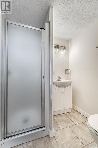 1317 Connaught Avenue, Moose Jaw, SK - Indoor Photo Showing Bathroom