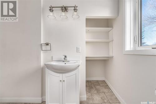 1317 Connaught Avenue, Moose Jaw, SK - Indoor Photo Showing Bathroom