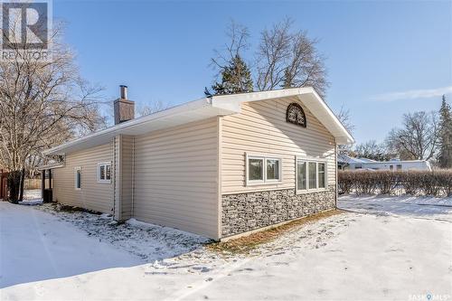 1317 Connaught Avenue, Moose Jaw, SK - Outdoor