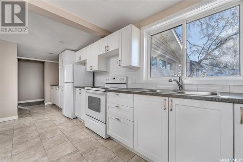 1317 Connaught Avenue, Moose Jaw, SK - Indoor Photo Showing Kitchen With Double Sink