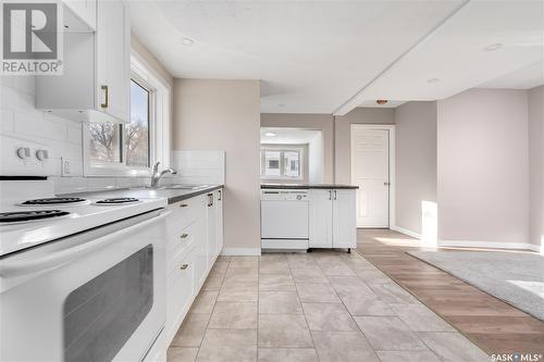 1317 Connaught Avenue, Moose Jaw, SK - Indoor Photo Showing Kitchen