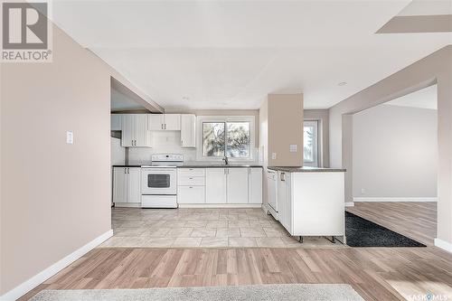 1317 Connaught Avenue, Moose Jaw, SK - Indoor Photo Showing Kitchen