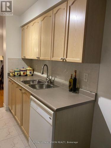 726 - 18 Mondeo Drive, Toronto, ON - Indoor Photo Showing Kitchen With Double Sink