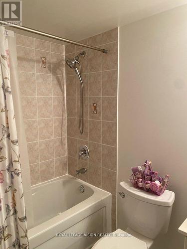 726 - 18 Mondeo Drive, Toronto, ON - Indoor Photo Showing Bathroom