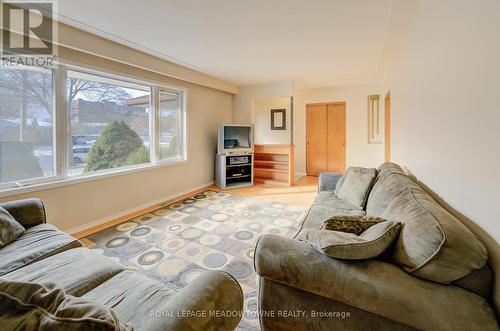 336 Vanier Drive, Kitchener, ON - Indoor Photo Showing Living Room