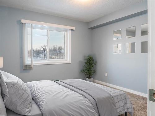 311 494 Beliveau Road, Winnipeg, MB - Indoor Photo Showing Bedroom