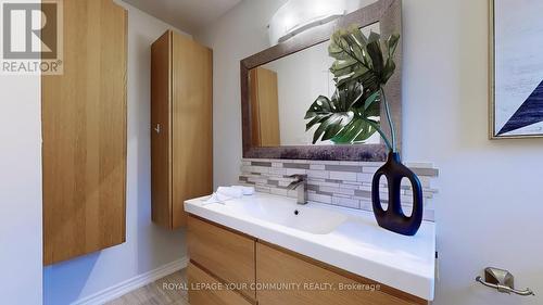 32 Mountfield Crescent, Vaughan, ON - Indoor Photo Showing Bathroom