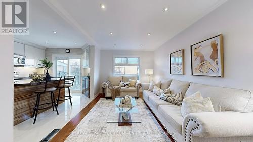 32 Mountfield Crescent, Vaughan, ON - Indoor Photo Showing Living Room