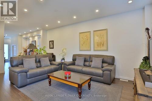 63 Saddlebrook Court, Kitchener, ON - Indoor Photo Showing Living Room