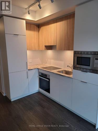 719 - 50 O'Neill Road, Toronto, ON - Indoor Photo Showing Kitchen