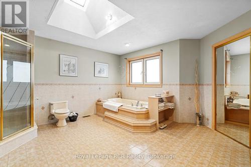 705 21St A Avenue, Hanover, ON - Indoor Photo Showing Bathroom